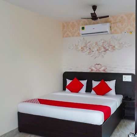 Oyo Flagship 68474 Hotel Viraj Pune Exterior foto